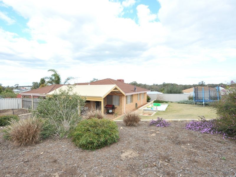 17 Djilba View, Leda WA 6170