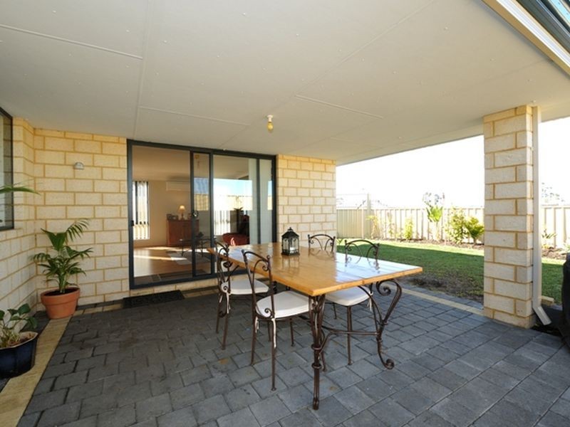 2 Borthwick Place, Orelia WA 6167