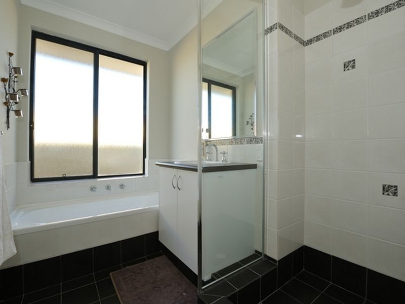 2 Borthwick Place, Orelia WA 6167