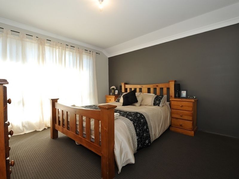 2 Borthwick Place, Orelia WA 6167