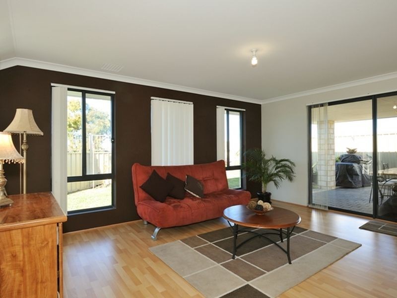 2 Borthwick Place, Orelia WA 6167