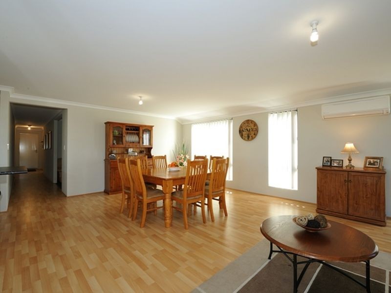 2 Borthwick Place, Orelia WA 6167