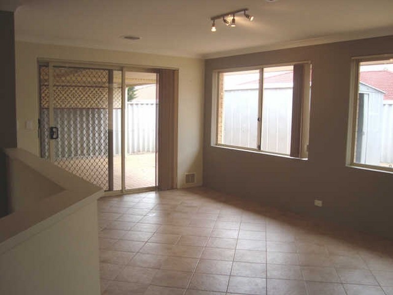 5 Gilling Place, Orelia WA 6167