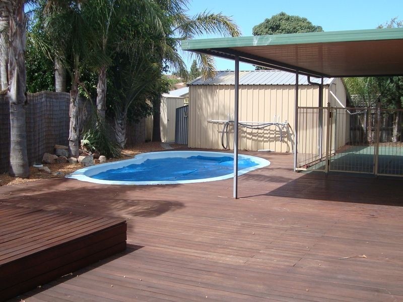 43 Whitebread Way, Leda WA 6170