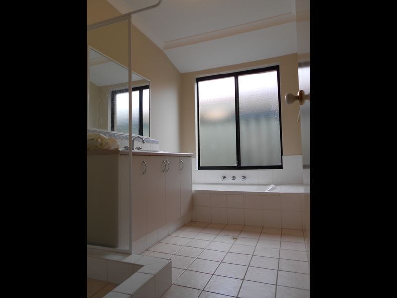 99 Bayside Boulevarde, Port Kennedy WA 6172
