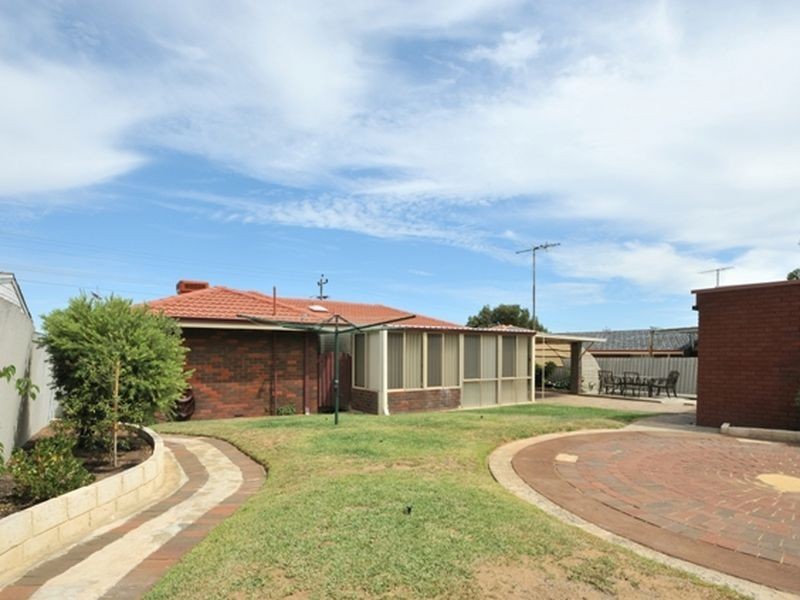 19 Chisham Avenue, Parmelia WA 6167