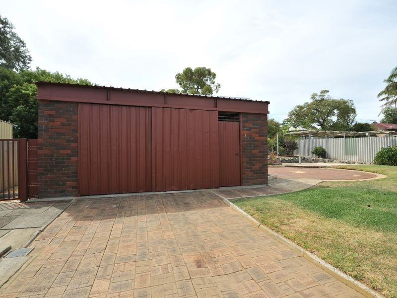 19 Chisham Avenue, Parmelia WA 6167