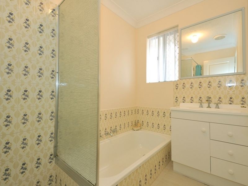 19 Chisham Avenue, Parmelia WA 6167