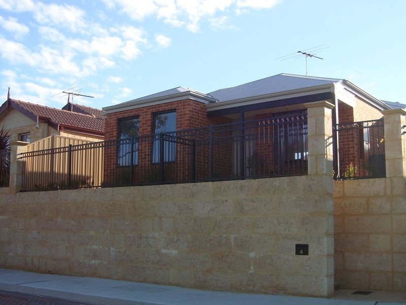 4 Cheltenham Loop, Bertram WA 6167