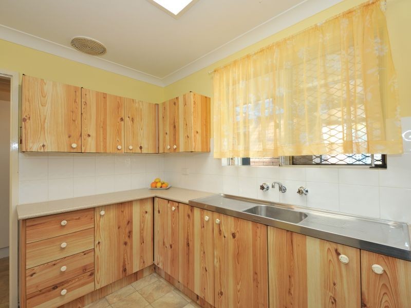 30 Adamson Road, Parmelia WA 6167