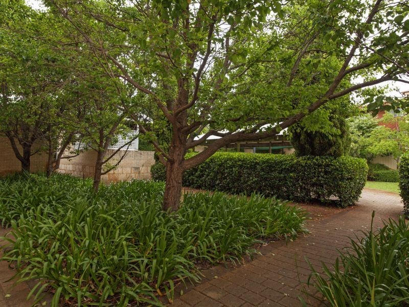 20/4 Canham Way, Orelia WA 6167