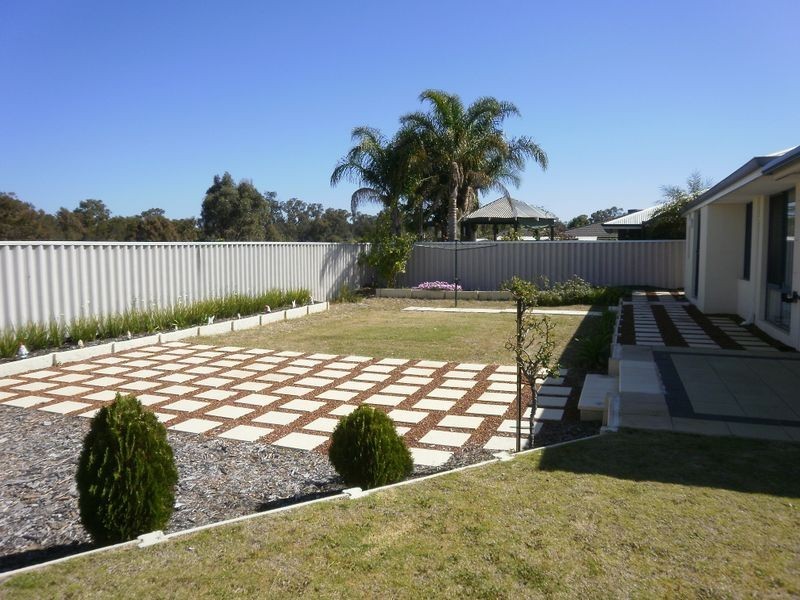 34 Oakfield Gardens, Parmelia WA 6167