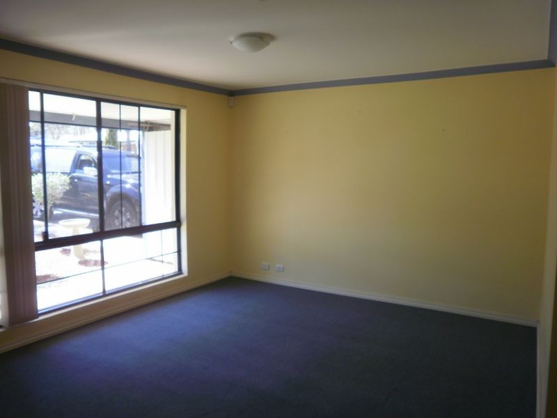 34 Oakfield Gardens, Parmelia WA 6167