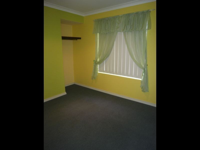 34 Oakfield Gardens, Parmelia WA 6167