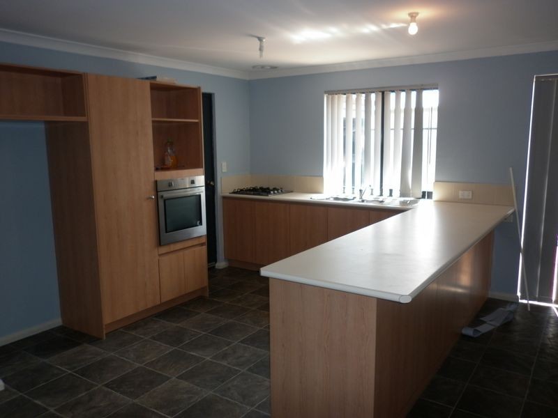 8 Kabarri Crescent, Bertram WA 6167