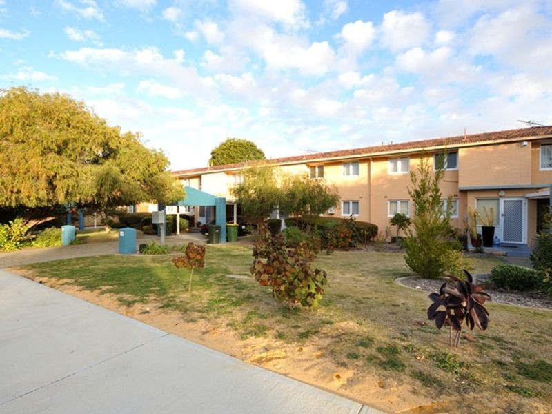 36 Maydwell Way, Calista WA 6167