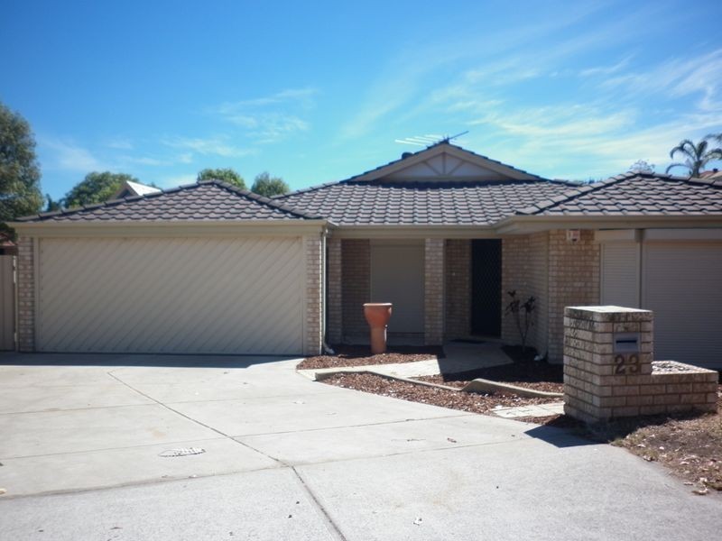 23 Oakfield Gardens, Parmelia WA 6167