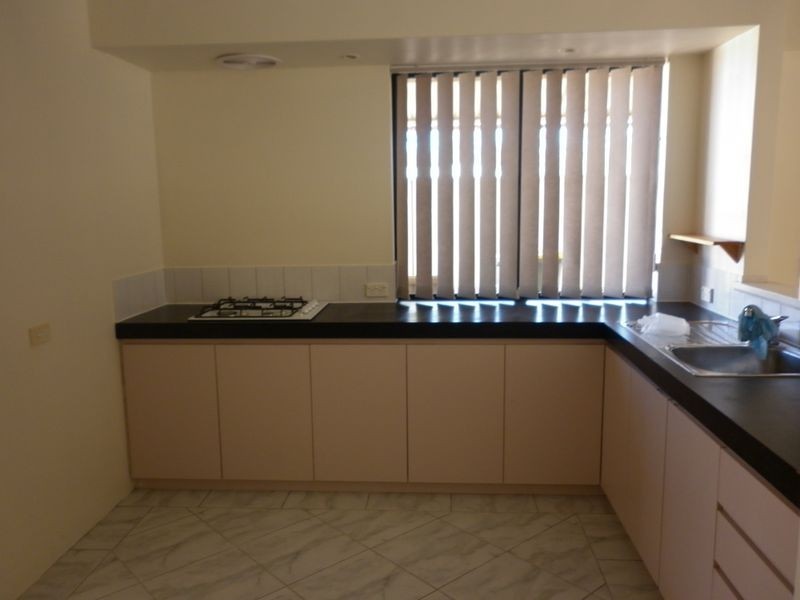 23 Oakfield Gardens, Parmelia WA 6167