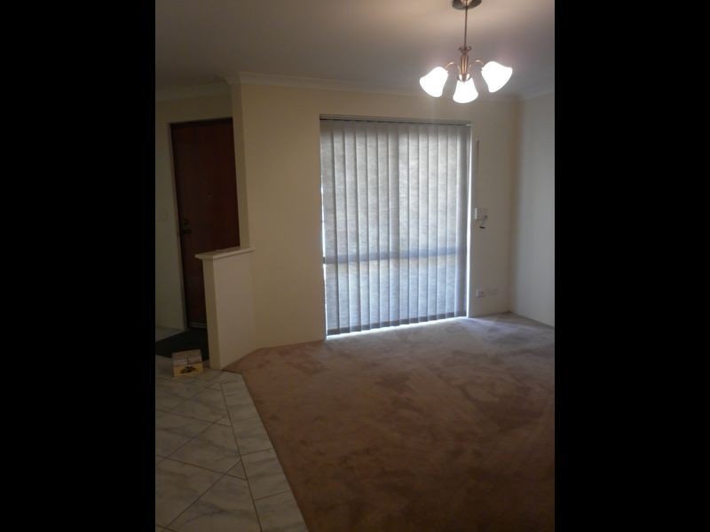 23 Oakfield Gardens, Parmelia WA 6167