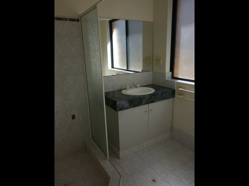 23 Oakfield Gardens, Parmelia WA 6167