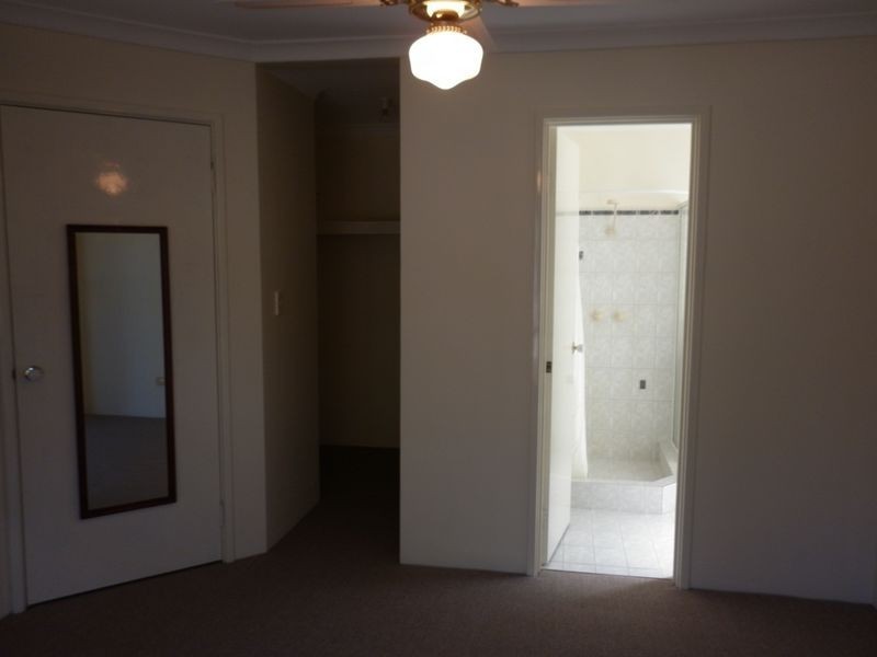 23 Oakfield Gardens, Parmelia WA 6167