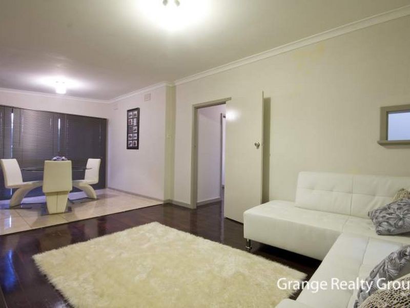 33 Madden Way, Parmelia WA 6167