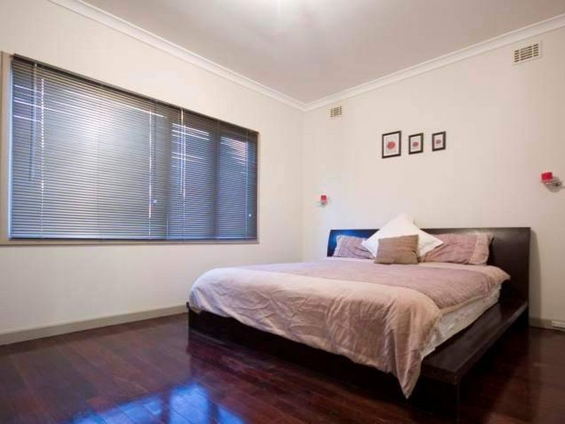 33 Madden Way, Parmelia WA 6167