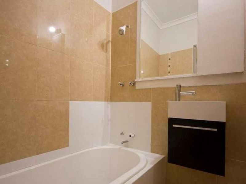 33 Madden Way, Parmelia WA 6167