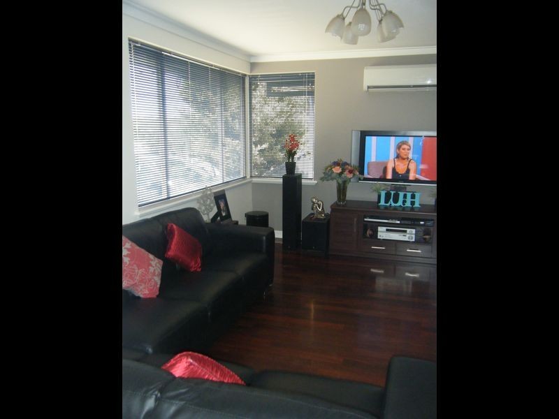 29 Barron Way, Orelia WA 6167