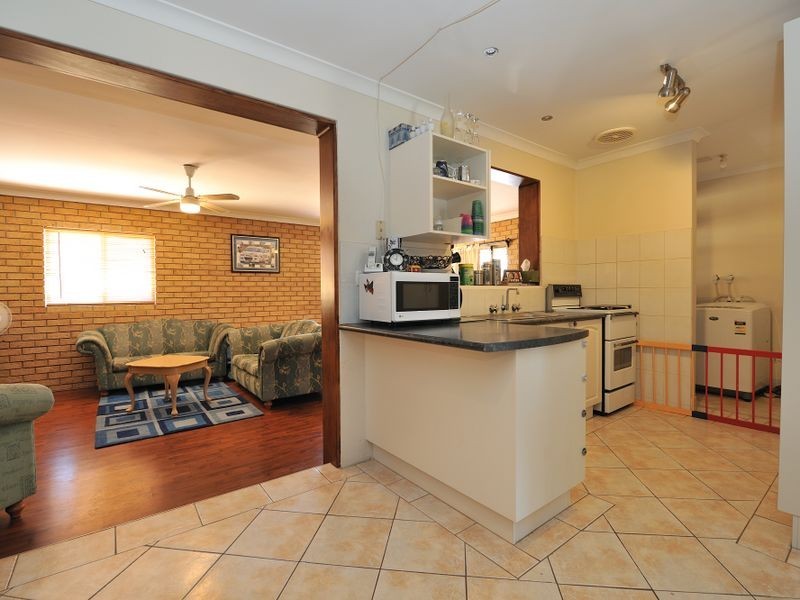 9 The Ramble, Parmelia WA 6167