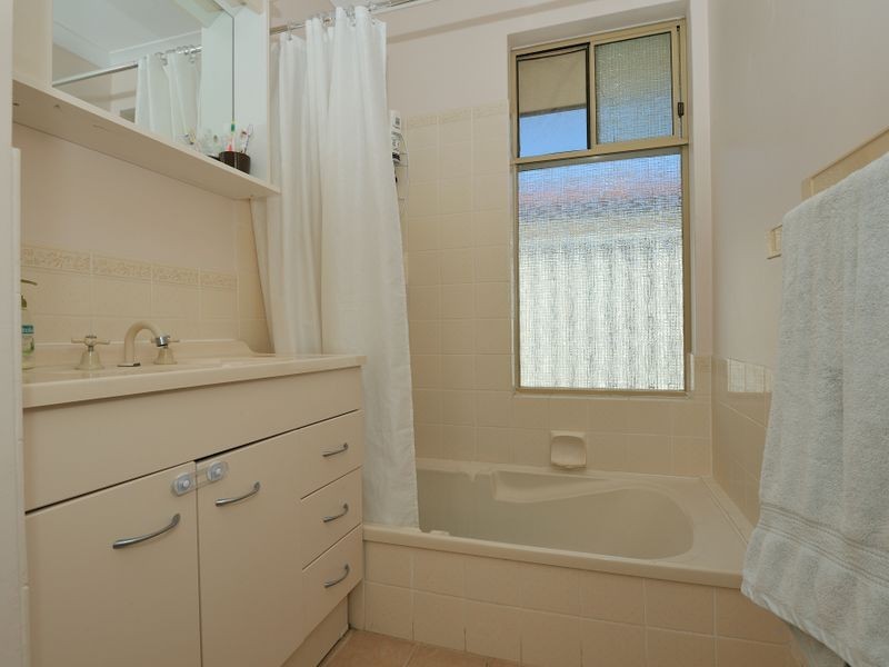 9 The Ramble, Parmelia WA 6167