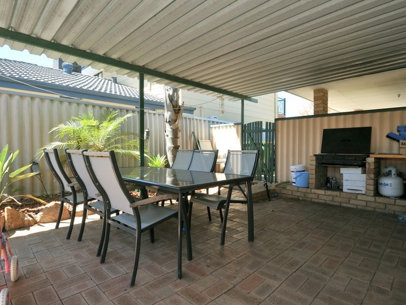 9 The Ramble, Parmelia WA 6167