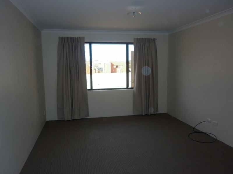 3 Garnet Way, Wellard WA 6170