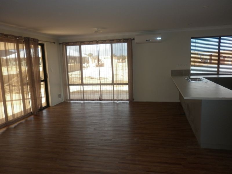 3 Garnet Way, Wellard WA 6170