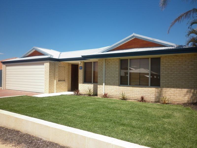 13 Holyrood Close, Orelia WA 6167