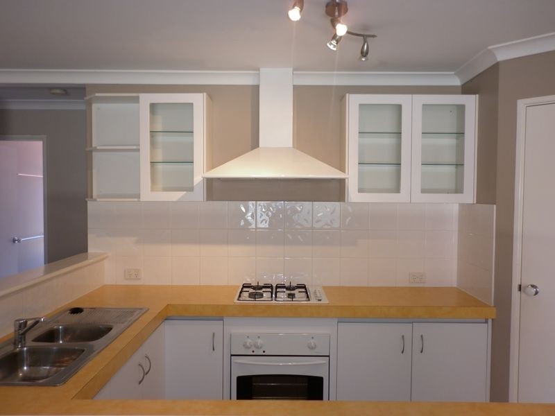 13 Holyrood Close, Orelia WA 6167