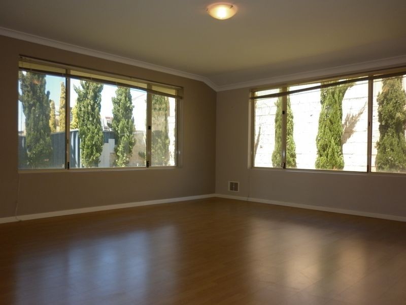 13 Holyrood Close, Orelia WA 6167
