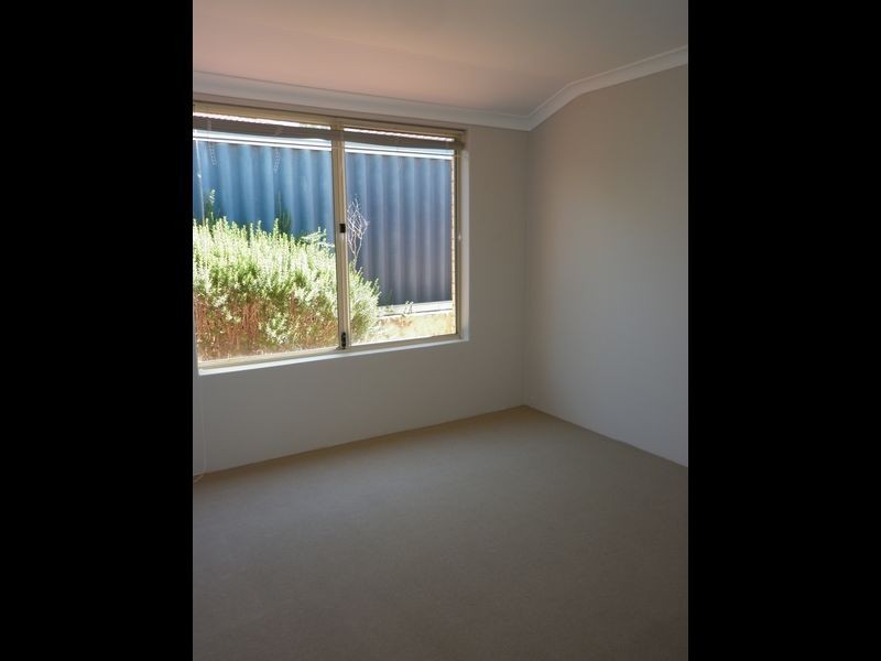 13 Holyrood Close, Orelia WA 6167