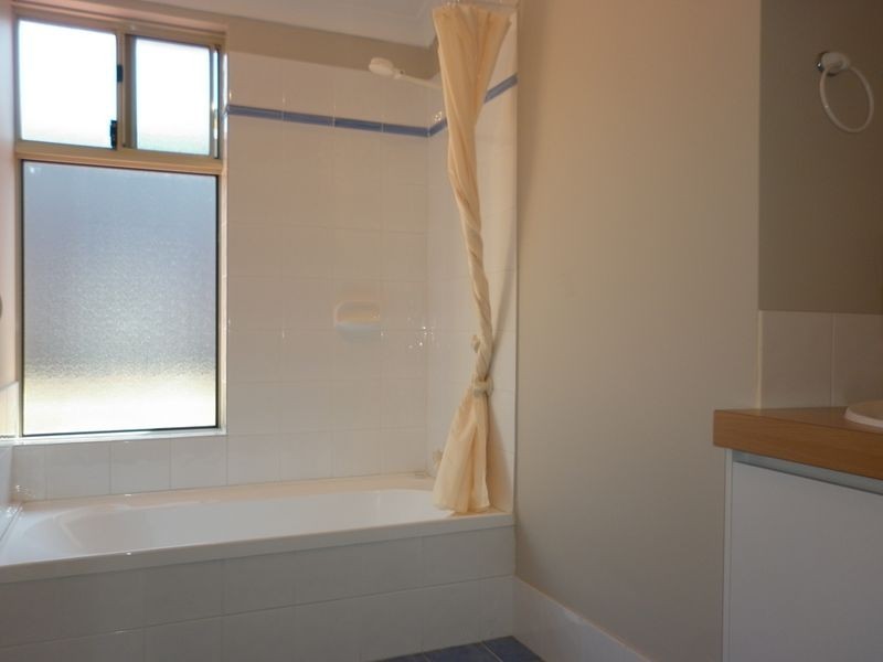 13 Holyrood Close, Orelia WA 6167