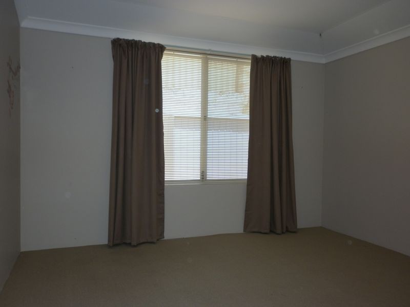 13 Holyrood Close, Orelia WA 6167
