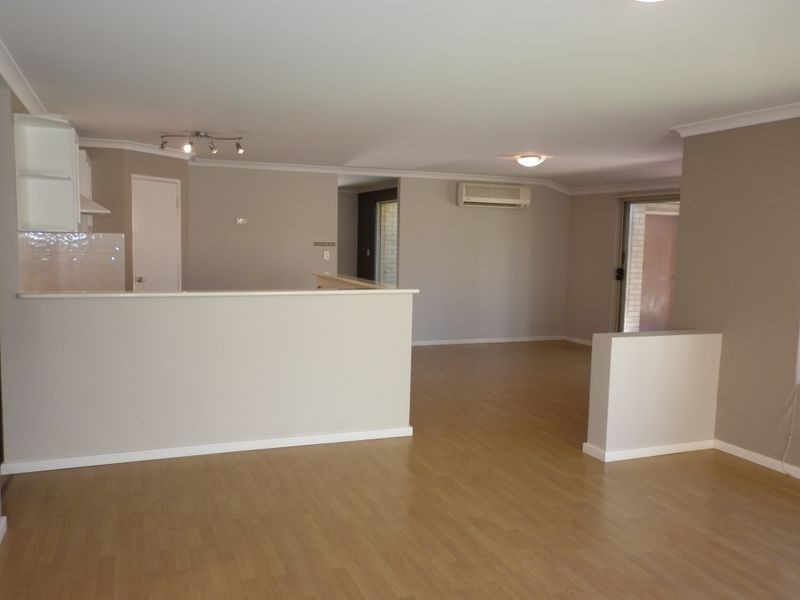 13 Holyrood Close, Orelia WA 6167