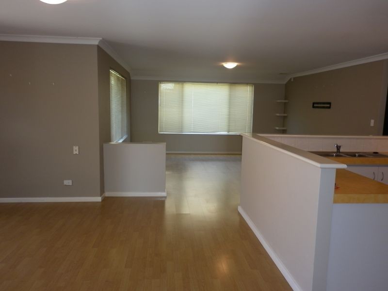 13 Holyrood Close, Orelia WA 6167