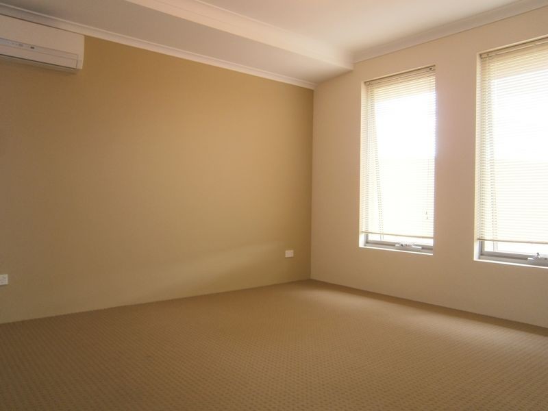 4 Corrour Bend, Bertram WA 6167