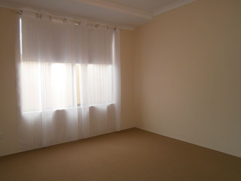 4 Corrour Bend, Bertram WA 6167