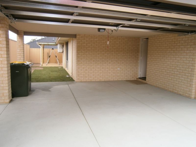 4 Corrour Bend, Bertram WA 6167