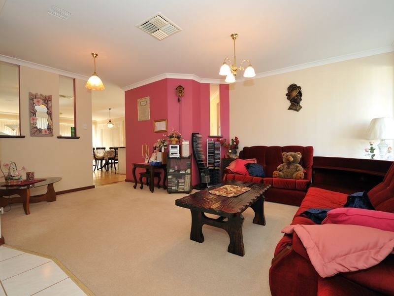 14 Hargrave Place, Parmelia WA 6167