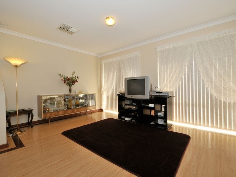 14 Hargrave Place, Parmelia WA 6167