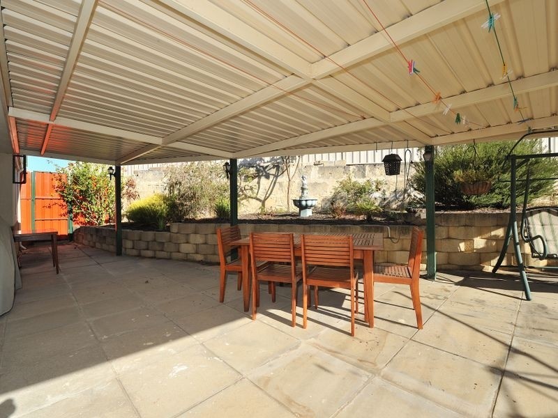 14 Hargrave Place, Parmelia WA 6167
