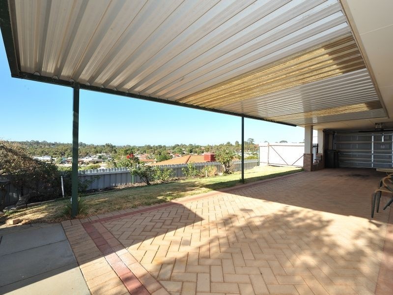14 Hargrave Place, Parmelia WA 6167