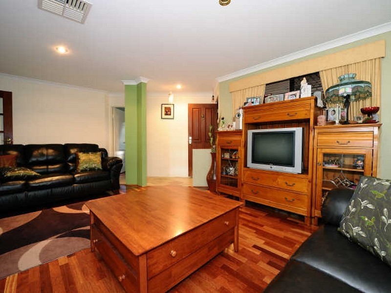 54 Nottingham Parkway, Orelia WA 6167